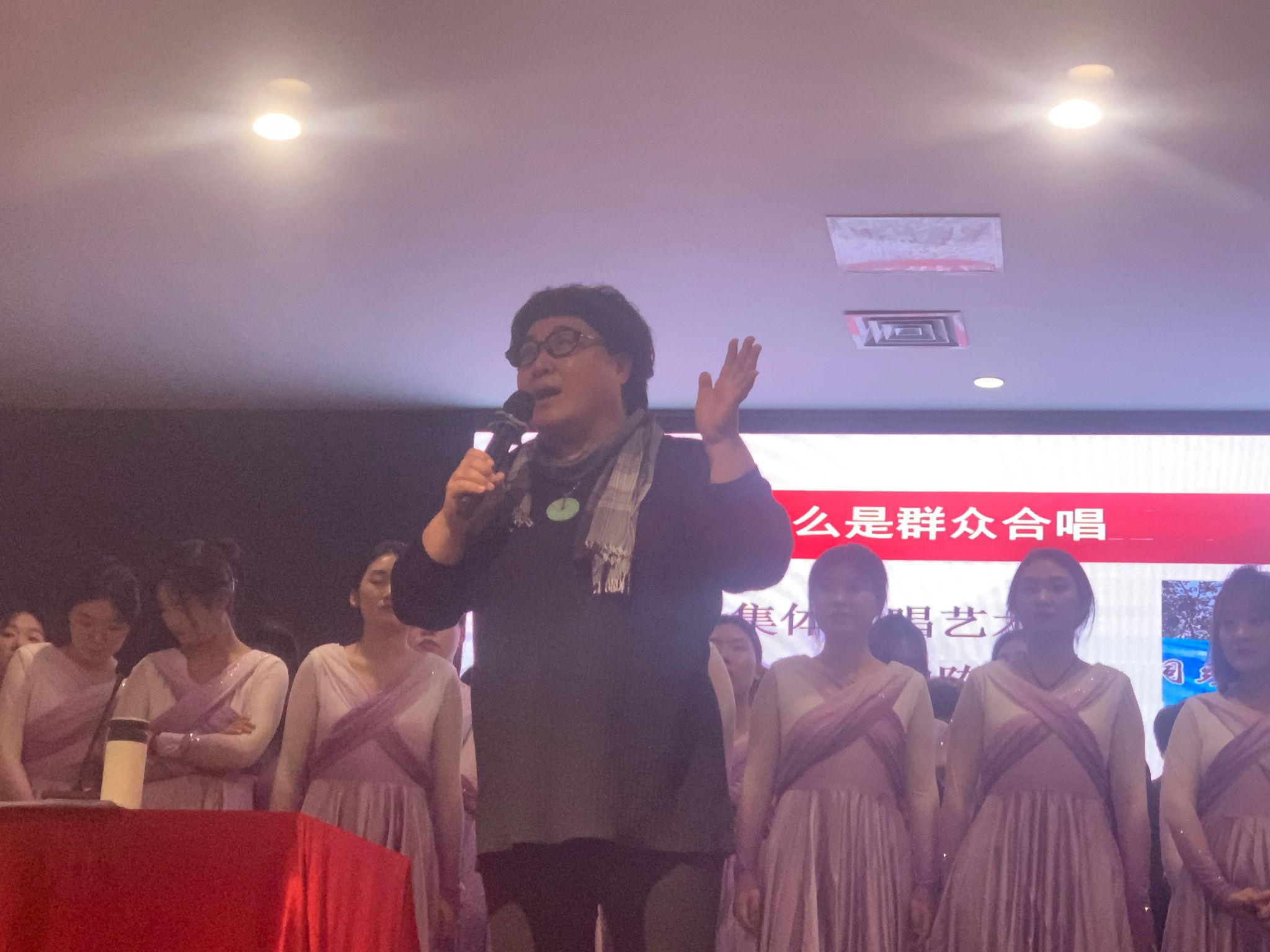 艺术之声，文化之魂——郑州升达经贸管理学院艺术学院“公共文化中的合唱艺术”专题讲座成功举办